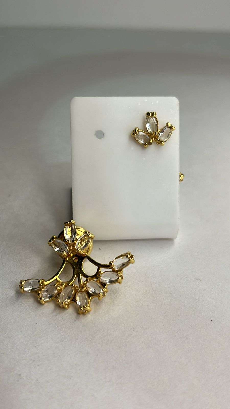 Brinco Leque Dourado com Cristais