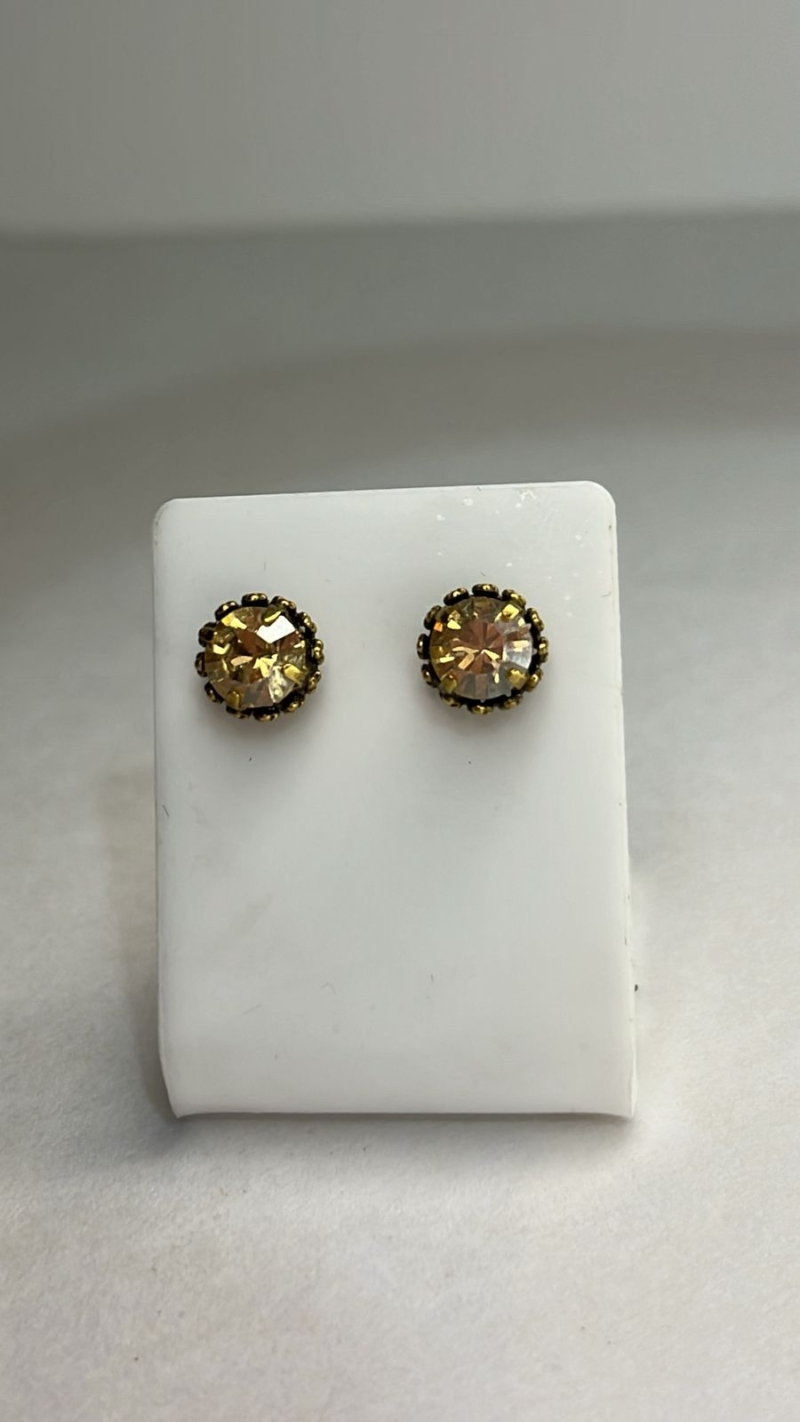 Brinco Botão Dourado Âmbar