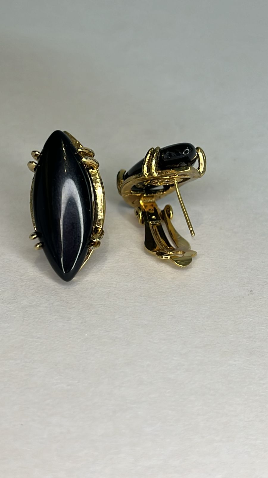 Brinco Ônix Dourado