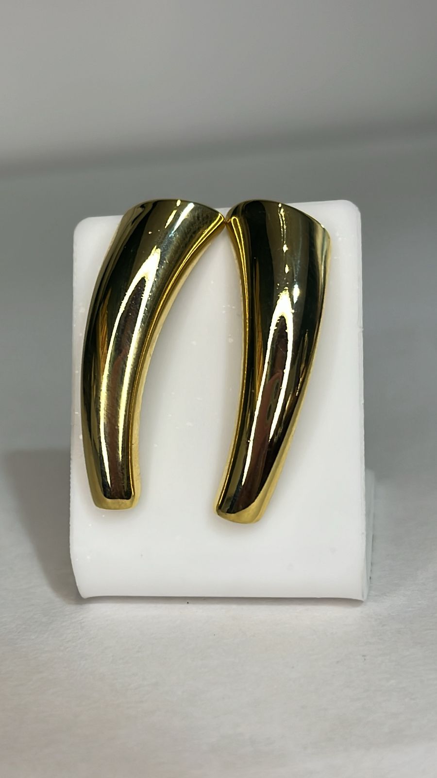 Brinco Curva Dourada