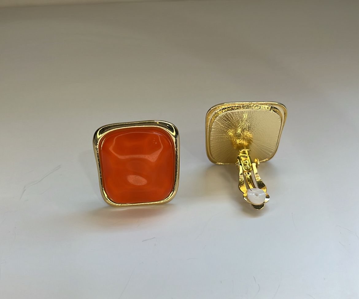 Brinco de Pressão com Pedra Laranja