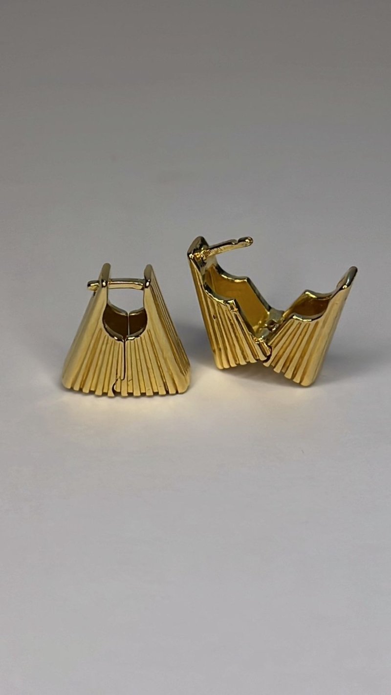 Brinco Dourado Pleat Cone