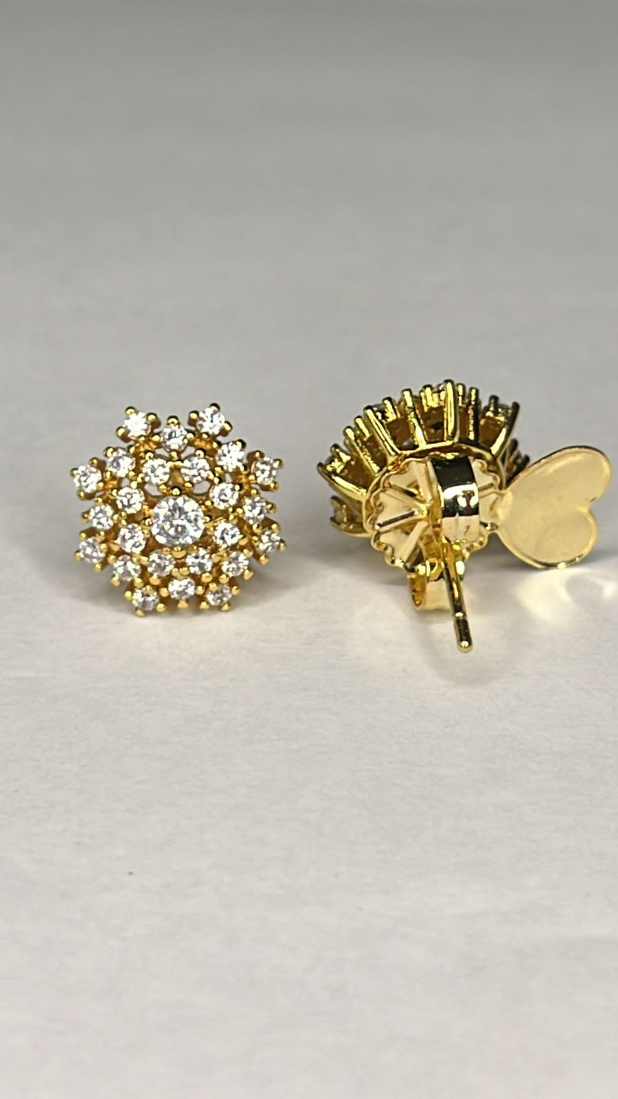 Brinco Dourado Flor de Luz com Zircônias