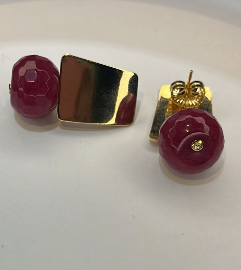 Brinco Geométrico com Pedra Rubi Natural