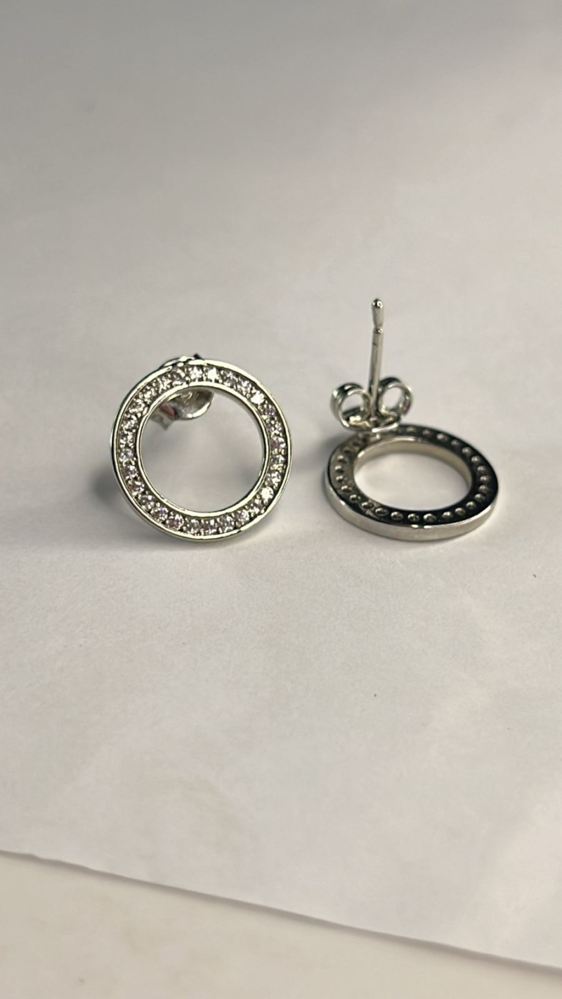 Brinco Círculo Infinito Radiante