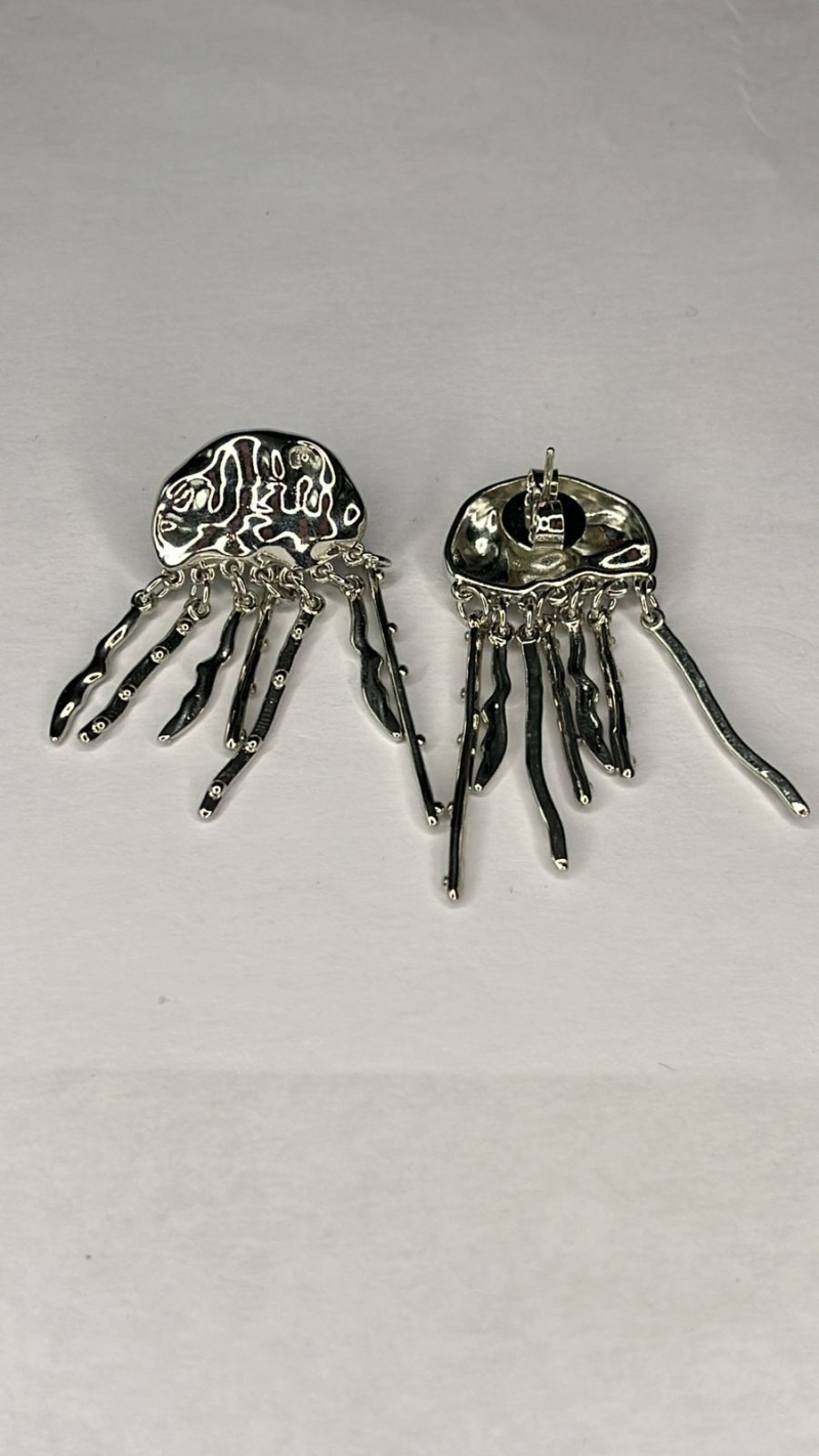 Brinco Água-Viva com Tentáculos Pendurados