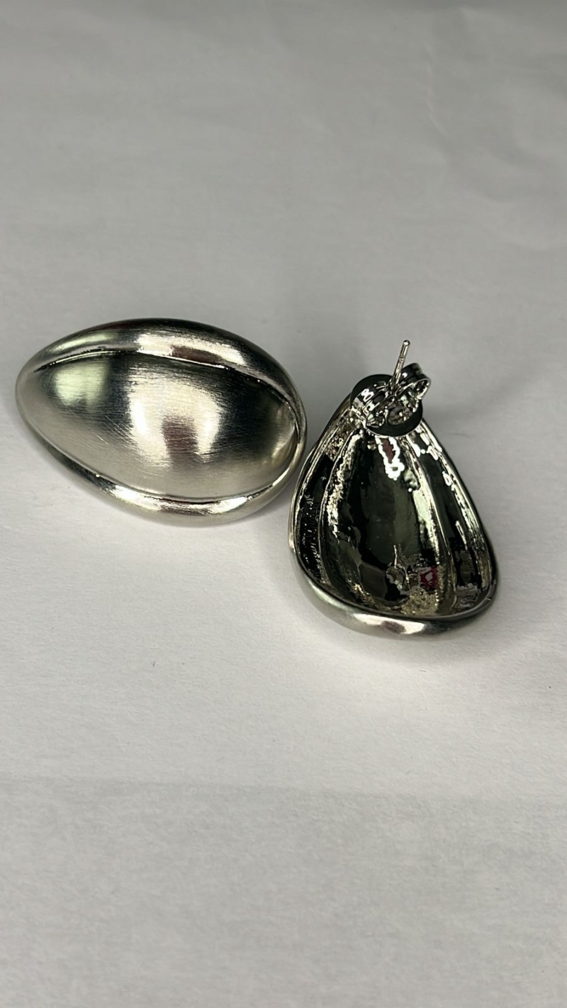 Brinco Oval Abaulado Clean