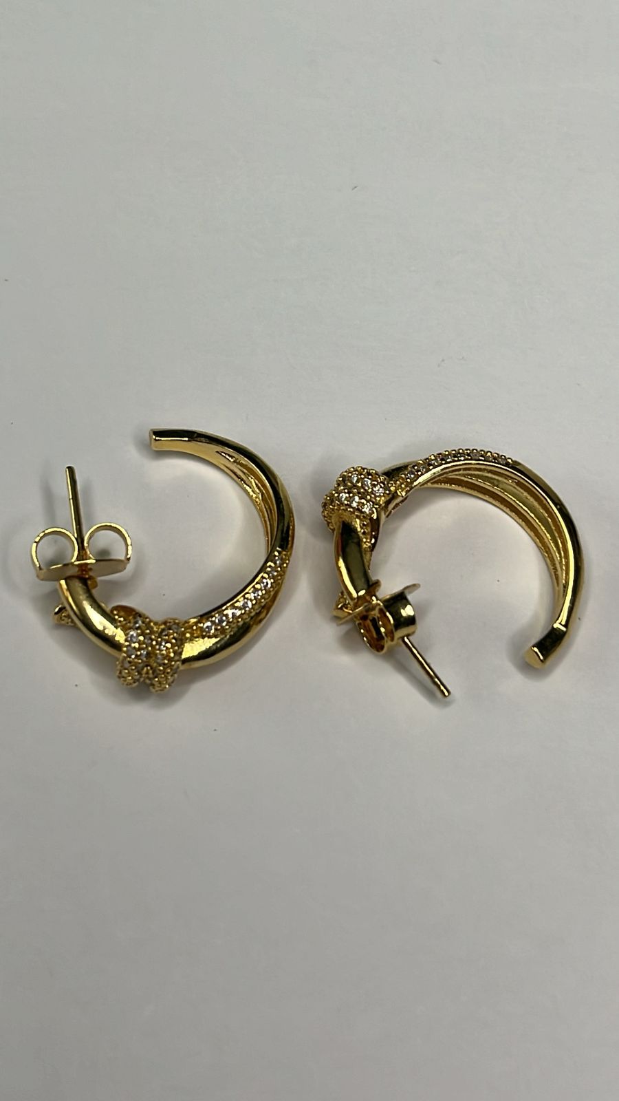 Brinco Dourado Laço de Luz