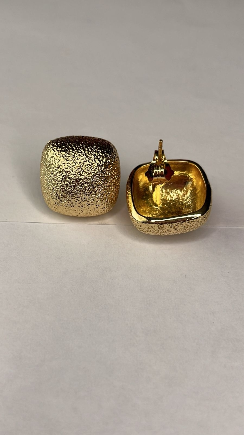 Brinco Quadrado Dourado Texturizado