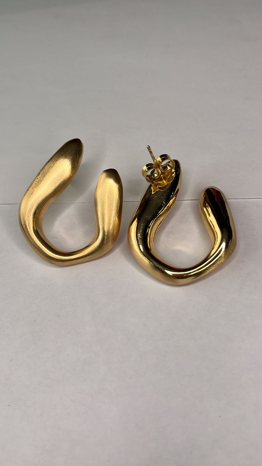 Brinco Argola Orgânica Dourada