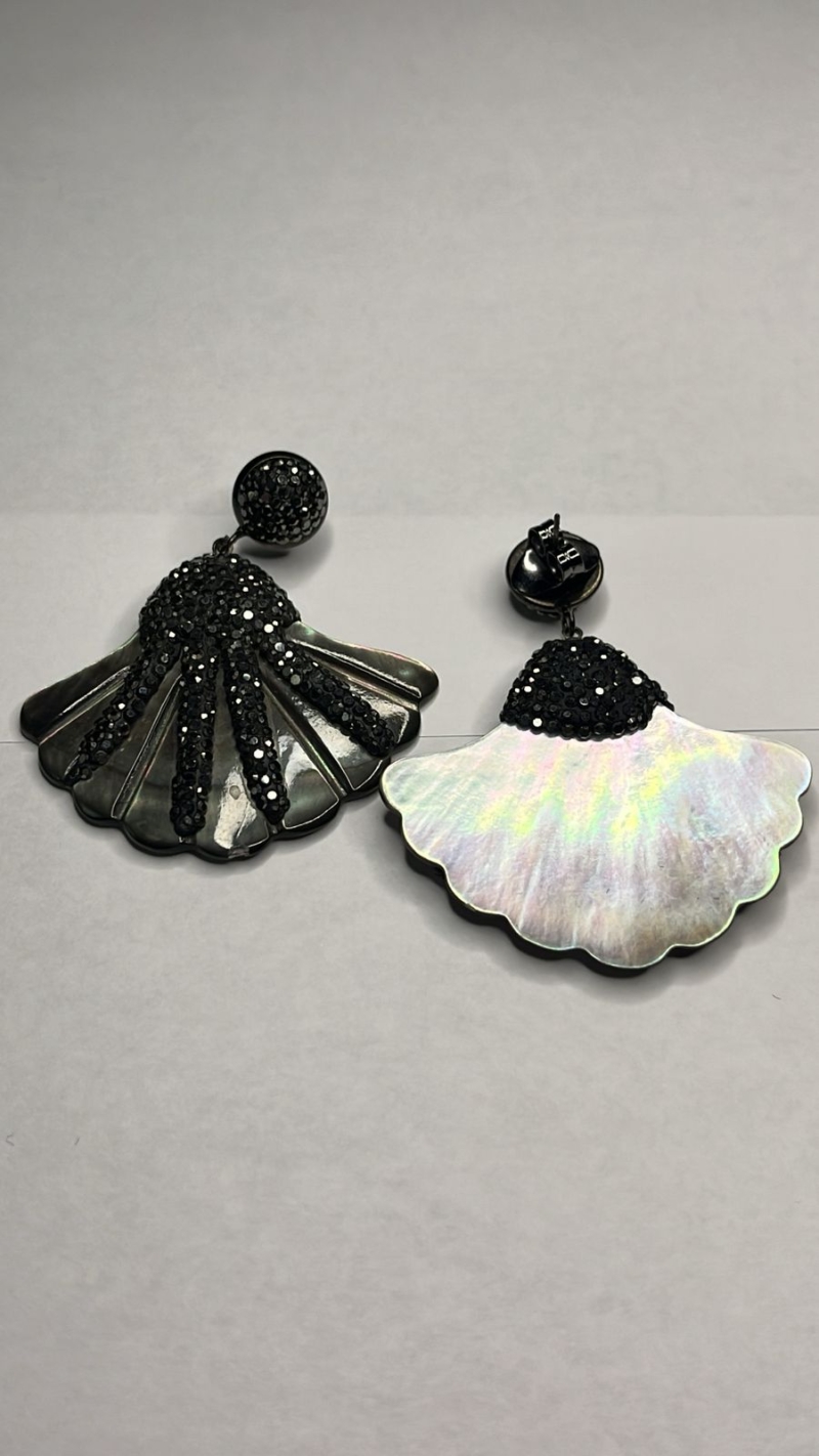 Brinco Concha Noir Luminescente