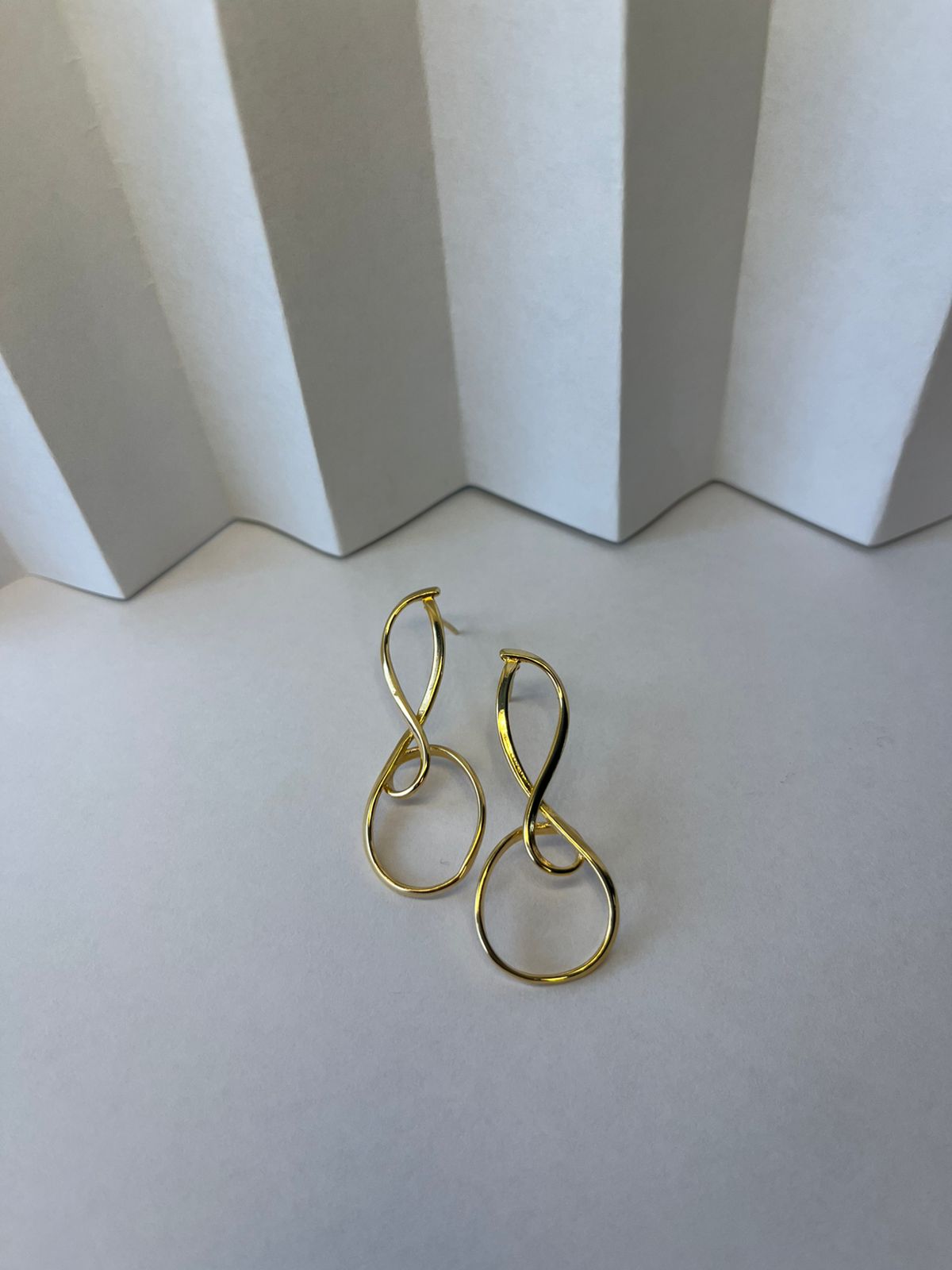 Brinco Infinito Dourado