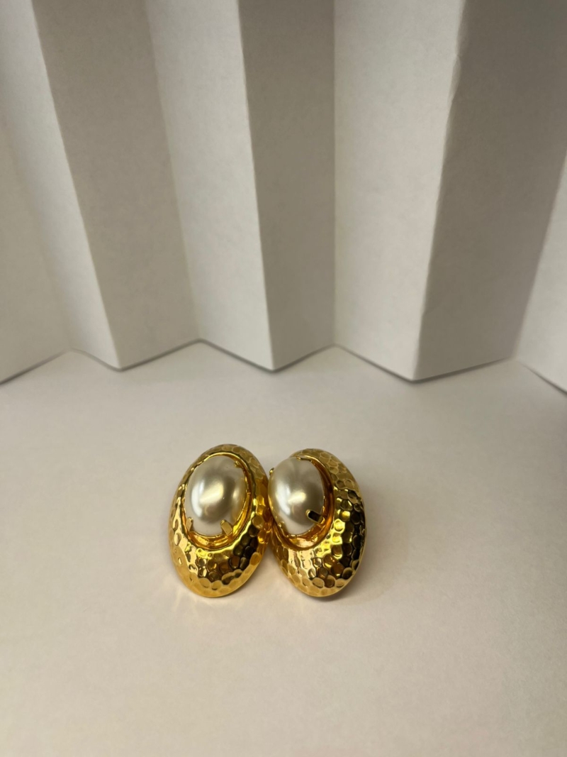 Brinco Pérola Dourada Martelada
