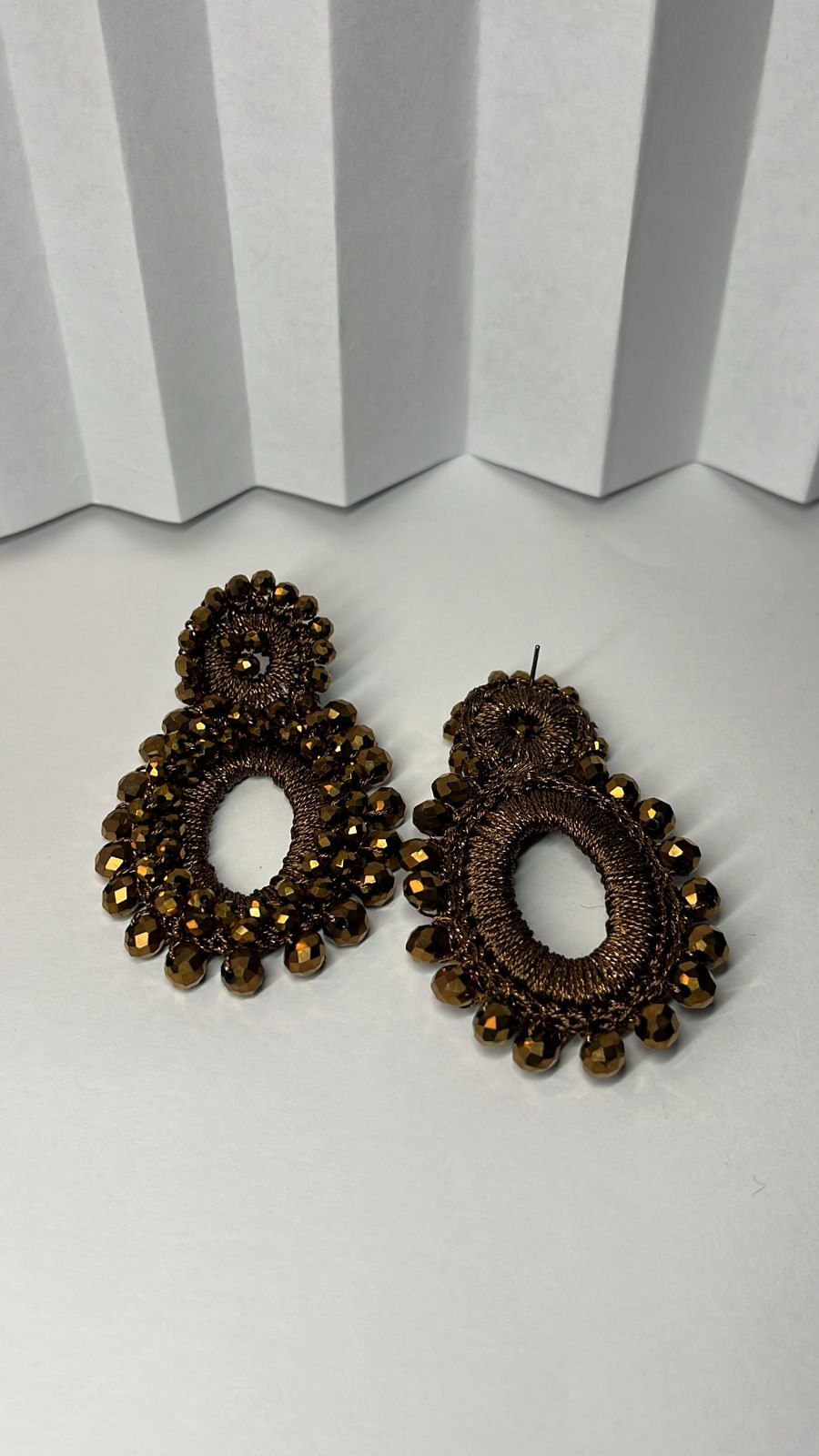 Brinco Bordado Bronze Luxo