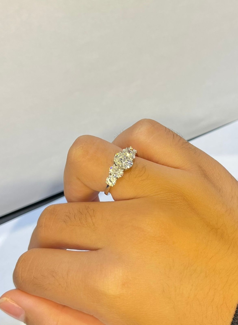 Anel Charllote PRATA com pedra MOISSANITE